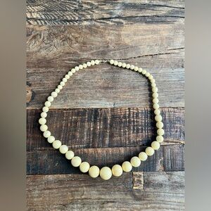 vintage graduated pale butter yellow bead necklace